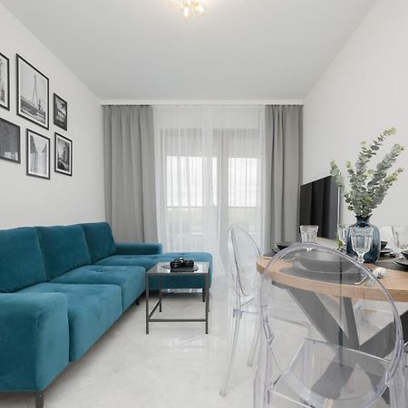 Apartment With Balcony & Parking In Warsaw By Noclegi Renters Exterior photo
