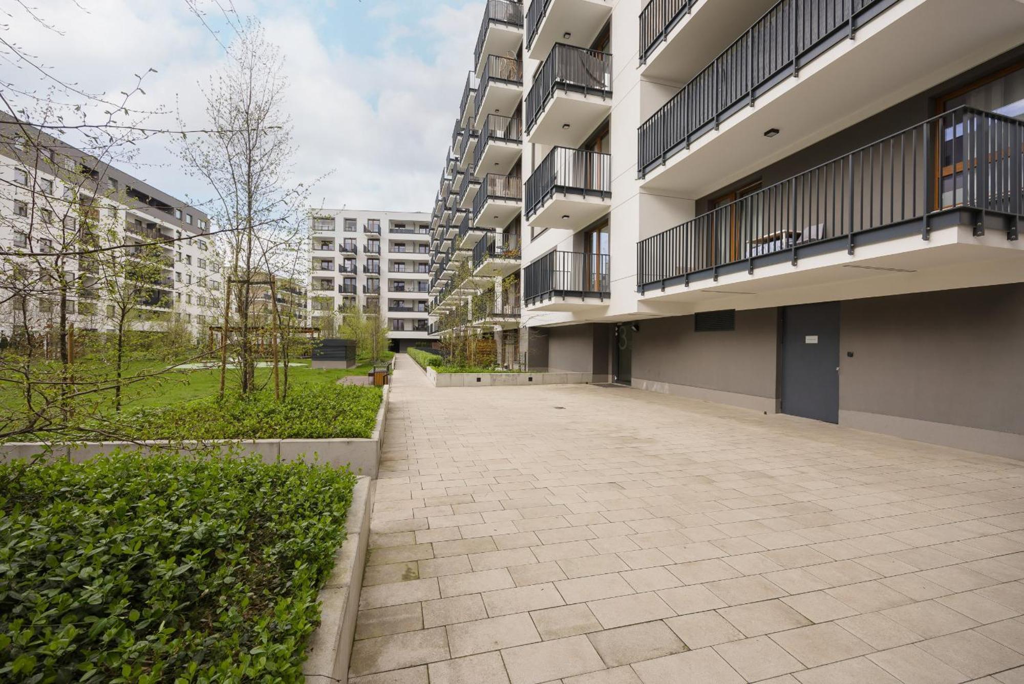 Apartment With Balcony & Parking In Warsaw By Noclegi Renters Exterior photo